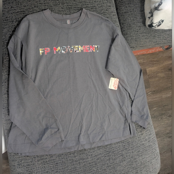 Women's Gray Top - Picture 7 of 12